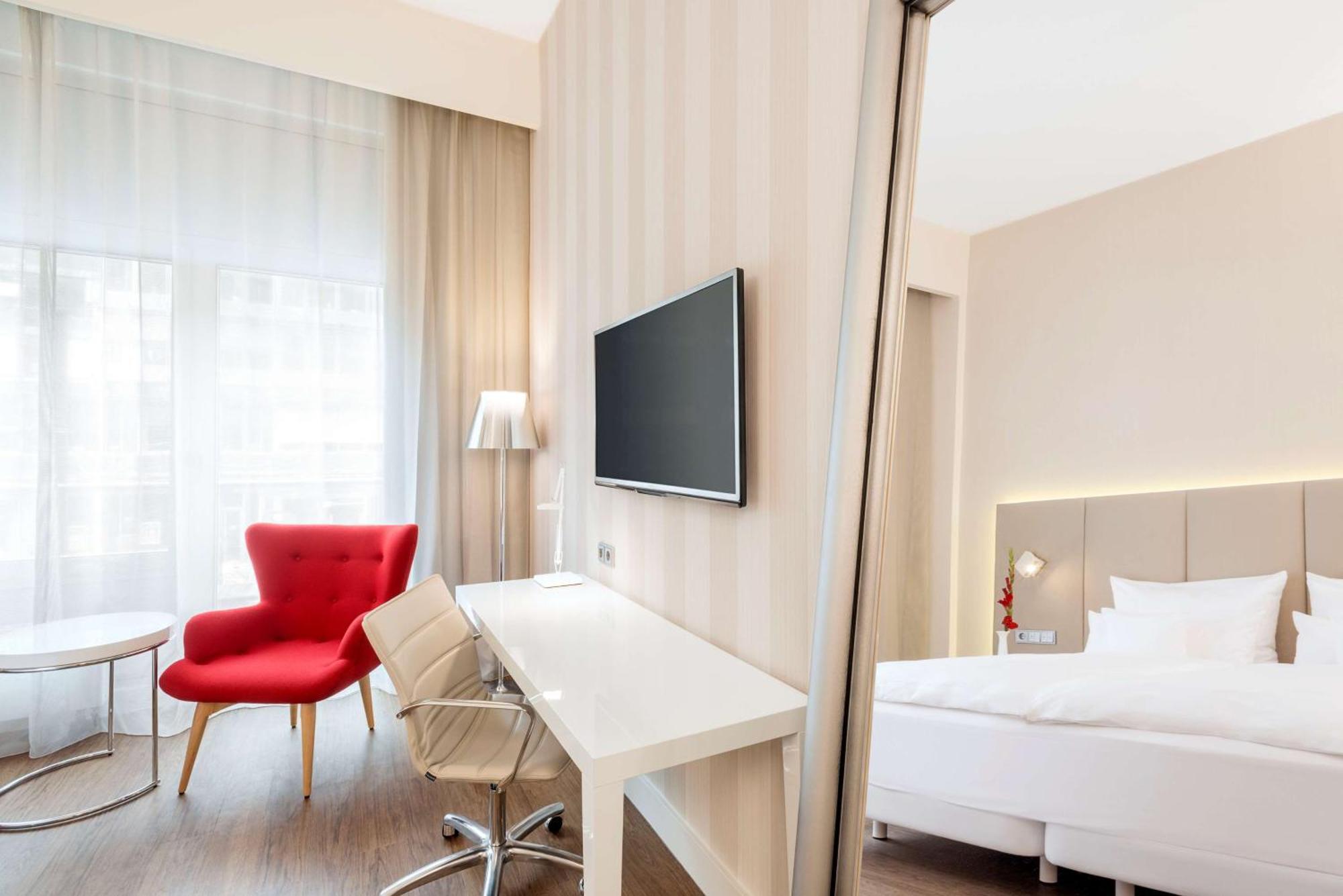 Premium Courtyard Room