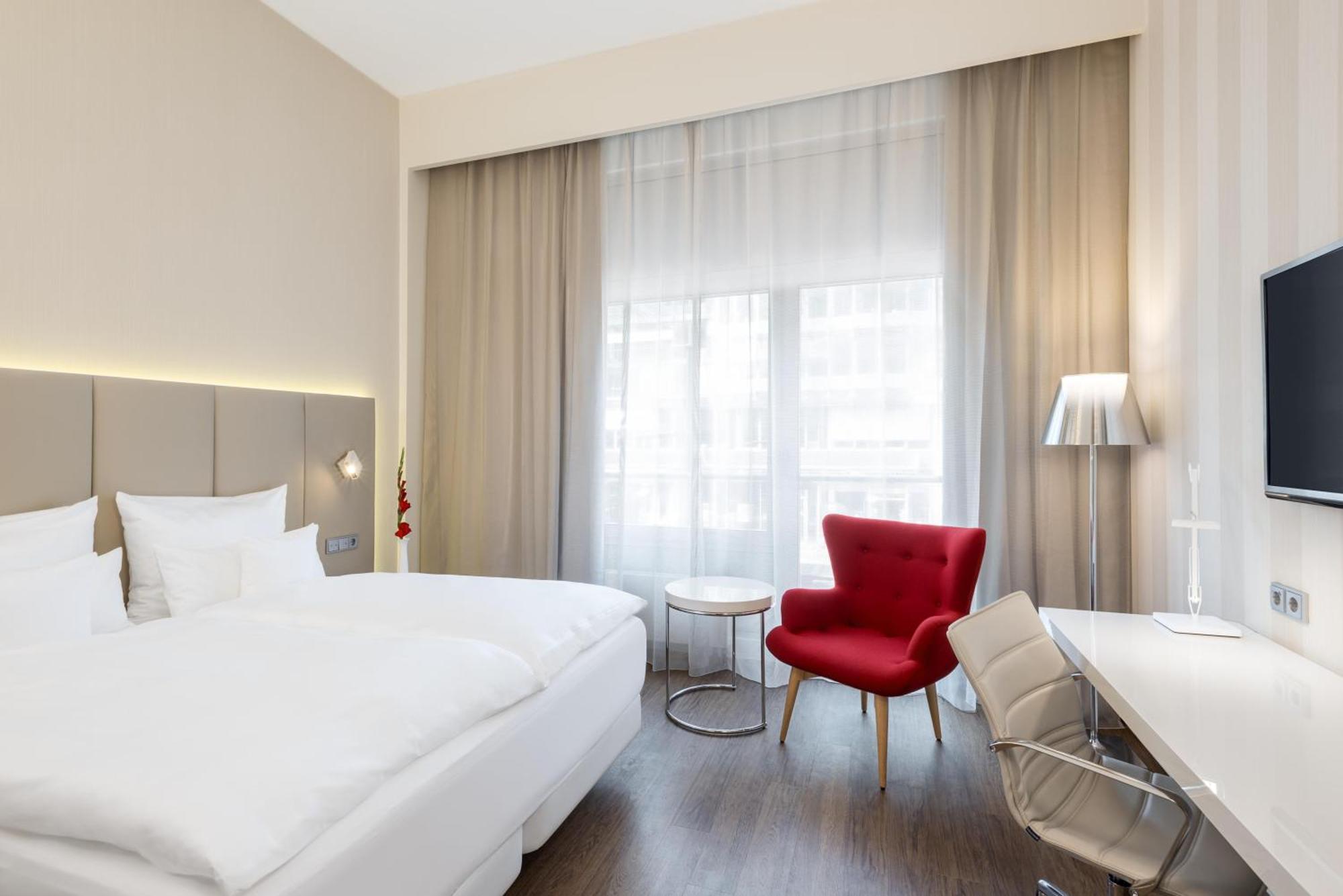 Premium Courtyard Room
