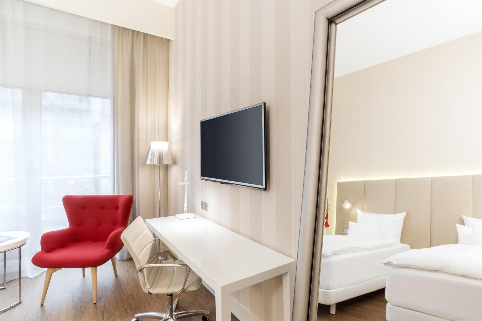 Premium Courtyard Room